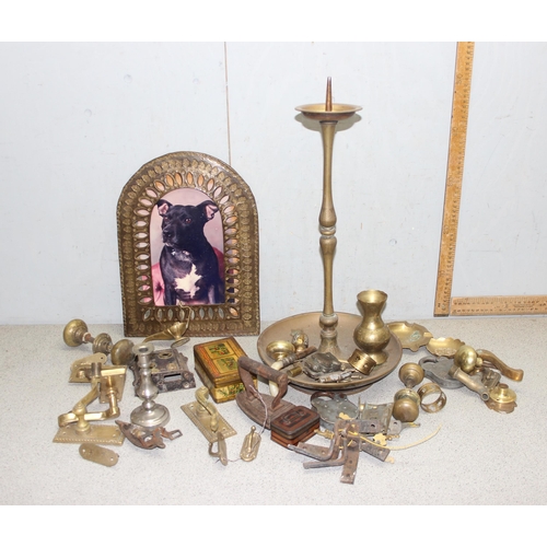 1791 - Box of antique & later mixed metalware to include brass picture frame & a brass epergne