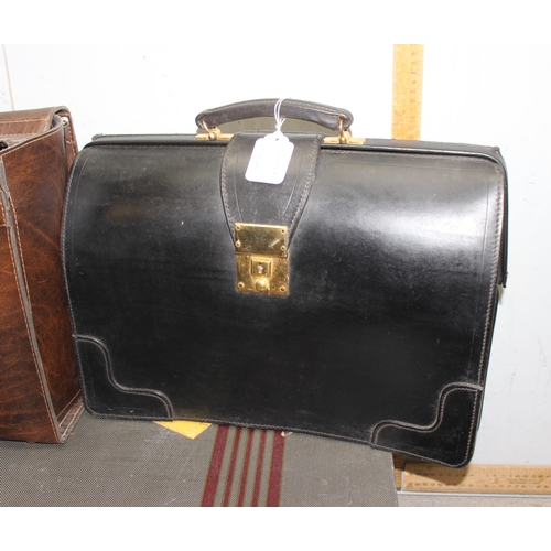 202 - 4 vintage bags and suitcases to inc leather