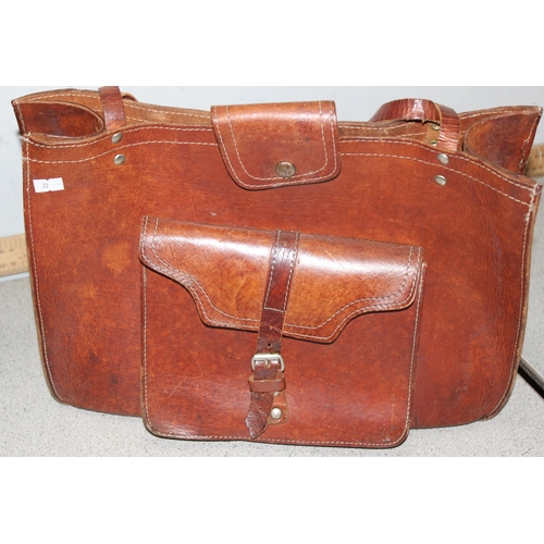 202 - 4 vintage bags and suitcases to inc leather