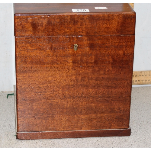 276 - An antique mahogany decanter box, lacking decanters, with campaign style brass handle, approx 28cm w... 