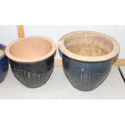 324 - 6 glazed garden pots, largest approx 22cm tall, 28cm diameter