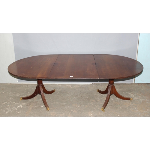 39 - An Edwardian mahogany pedestal dining table with extra leaf, approx 220cm or 150cm wide x 122cm deep... 