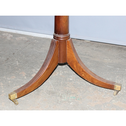 39 - An Edwardian mahogany pedestal dining table with extra leaf, approx 220cm or 150cm wide x 122cm deep... 