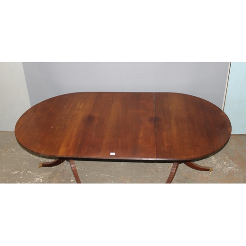 39 - An Edwardian mahogany pedestal dining table with extra leaf, approx 220cm or 150cm wide x 122cm deep... 