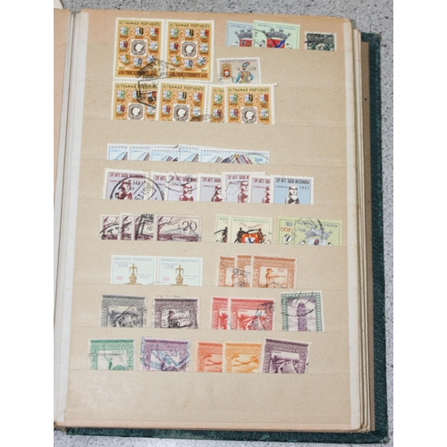 503 - Stamps - Box, 6 small albums & leaves, World & Commonwealth