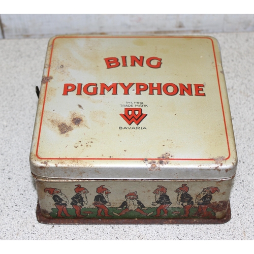 751 - Tinplate Bing Pigmyphone & related small vinyl records