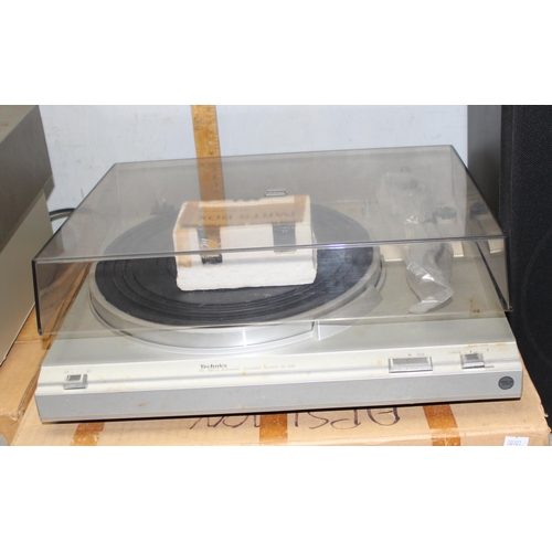 752 - Qty of Technics hi-fi items to inc an RS-M230, SL-200, SU-8011 & a pair of SB-F90 speakers, some wit... 