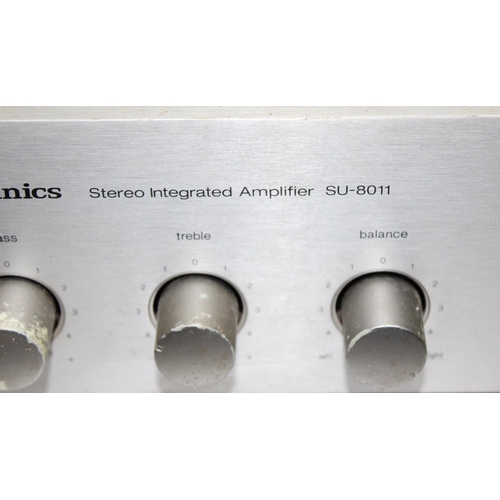 752 - Qty of Technics hi-fi items to inc an RS-M230, SL-200, SU-8011 & a pair of SB-F90 speakers, some wit... 