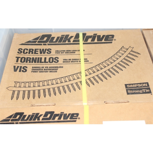 804 - Quick Drive QD76 screw gun and qty of Quick Drive screws