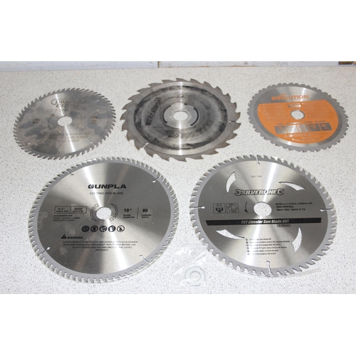 834 - 5 Circular saw blades of varying makes and sizes