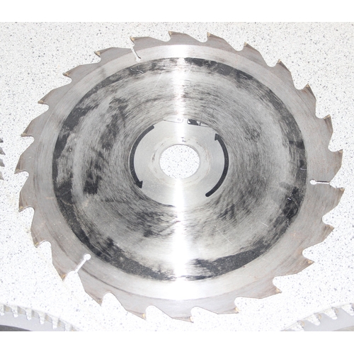 834 - 5 Circular saw blades of varying makes and sizes