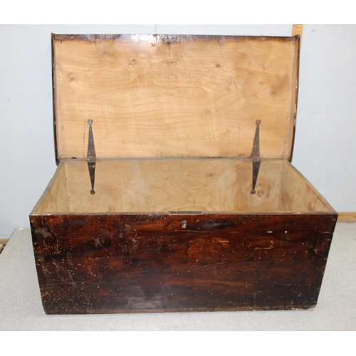 87 - A vintage stained elm trunk, approx 76cm wide x 40cm deep x 33cm tall