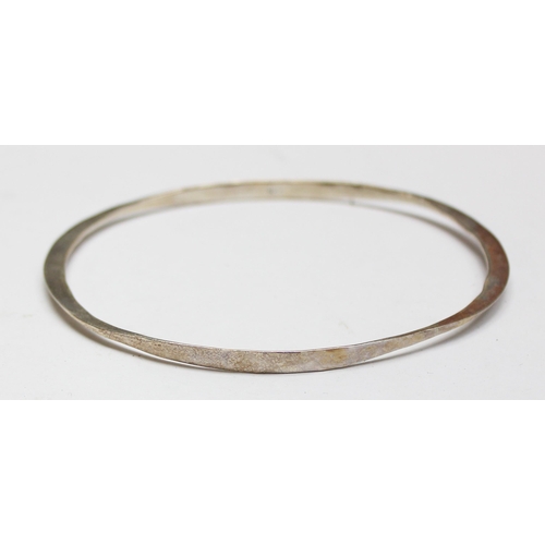 1139 - A retro 925 silver hammered bangle in Brooker & Breeze box