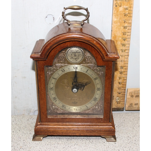 1316 - Vintage wooden cased mantel clock with mechanical movement