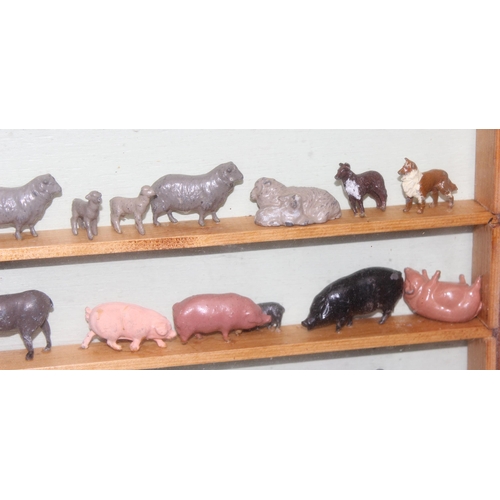 1516 - Display case with contents, farmyard animals and accessories