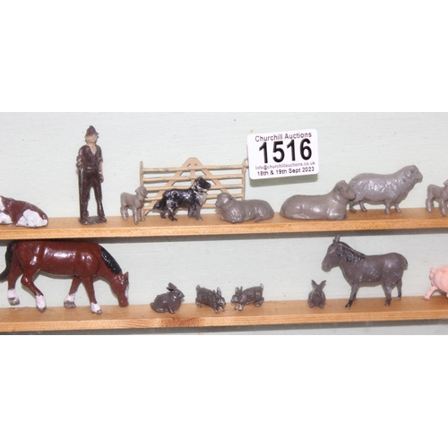 1516 - Display case with contents, farmyard animals and accessories