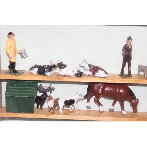 1516 - Display case with contents, farmyard animals and accessories