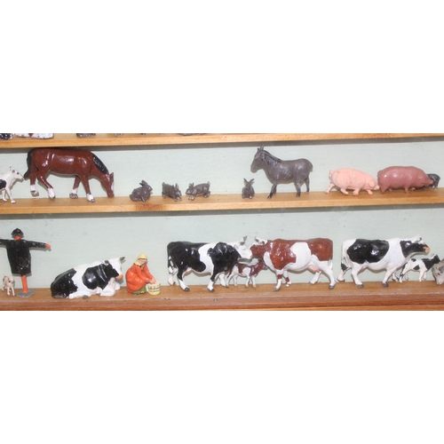 1516 - Display case with contents, farmyard animals and accessories