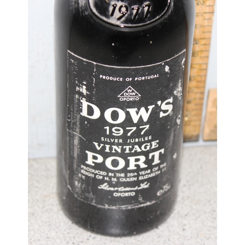 1630 - Bottle of Dow's commemorative 1977 Silver Jubilee vintage port, 75cl