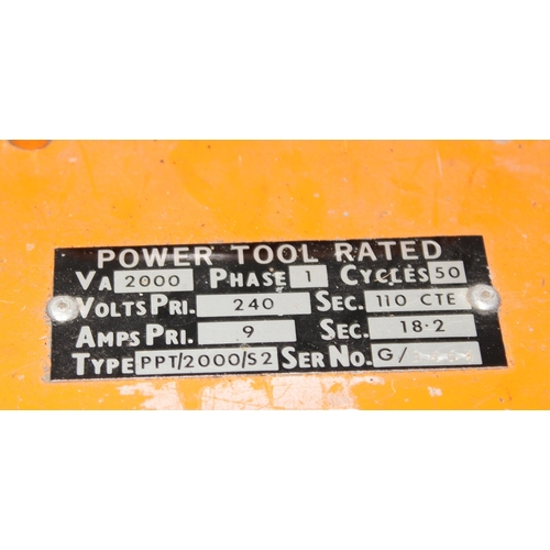 817 - 240v - 110v transformer type PPT/2000/S2