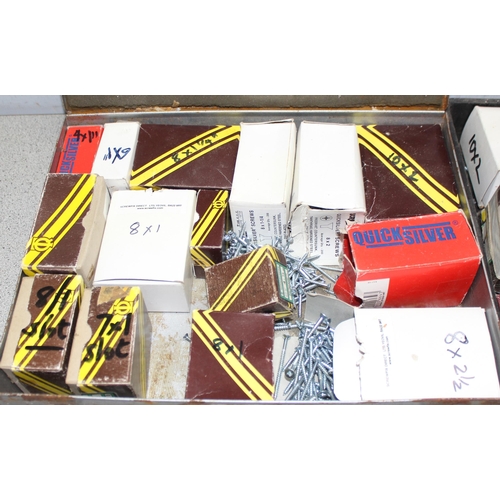 818 - Large qty of screws of various sizes and metal case