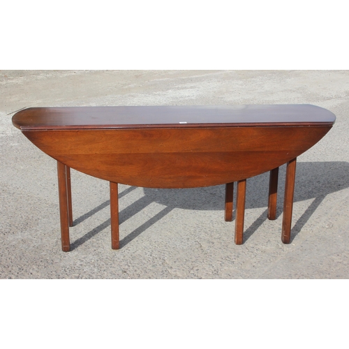 120 - An antique mahogany Irish wake table, likely late 18th or early 19th century, the extra-long oval ta... 