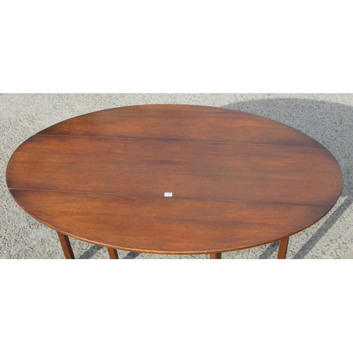 120 - An antique mahogany Irish wake table, likely late 18th or early 19th century, the extra-long oval ta... 