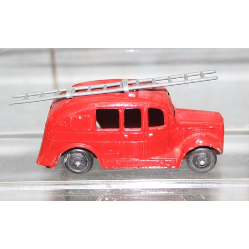 1521 - 6 assorted Dinky commercial vehicles and buses