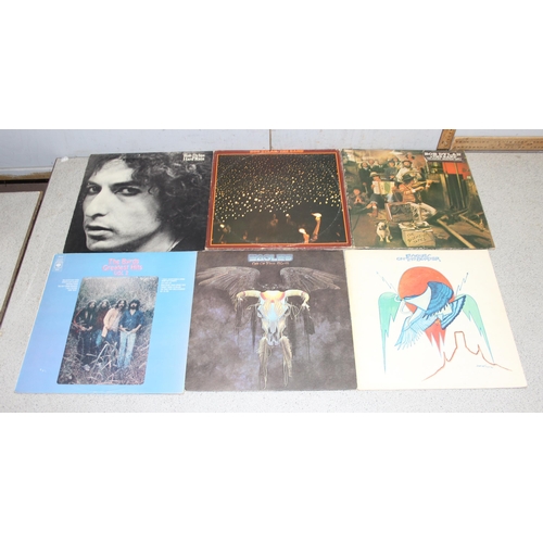 612 - Box of mixed LP vinyl records, artists A-E, to incl AC/DC, The Beach Boys, The Beatles, The Byrds, C... 