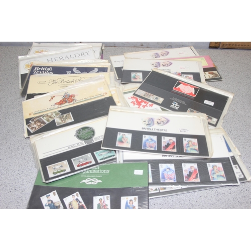 569 - 42 stamp presentation packs