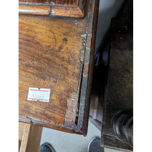 45A - A superb quality early 19th century mahogany bookcase with cupboard separated with 2 drawers, with f... 