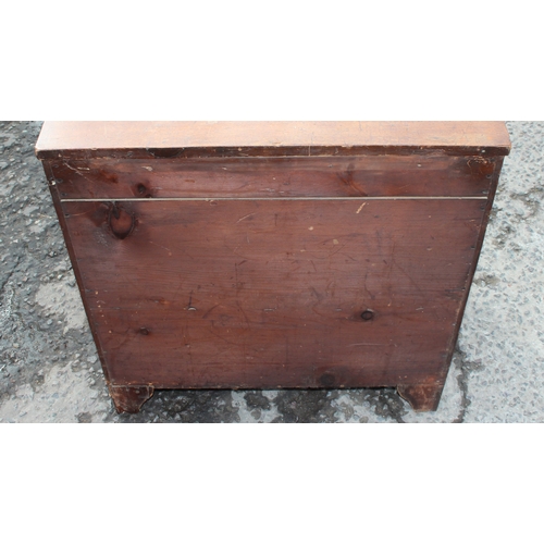 26 - An early 19th century mahogany 4-drawer chest of drawers on bracket feet with Georgian brass handles... 