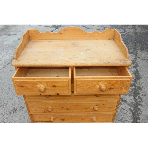 46 - Vintage pine 2-over-3 chest of drawers with gallery back/washstand with bun handles, approx 96cm W x... 