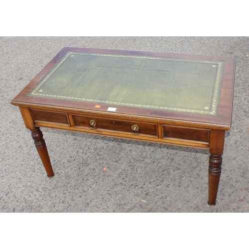 11 - Antique style reproduction green-leather topped desk with single drawer, approx 107cm W x 61cm D x 5... 