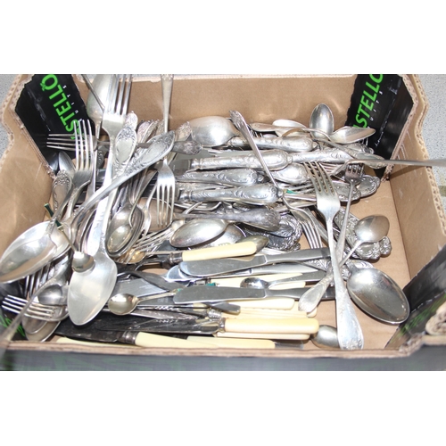 1005 - Qty of assorted antique and later cutlery, mainly silver plated to inc Elkington, approx 4.5kg gross