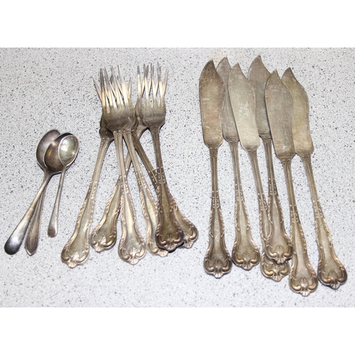 1020 - Qty of assorted interesting antique and later silver plate and other smalls, approx 3.2kg gross