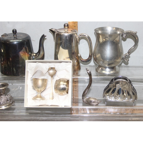 1025 - Large qty antique and later metalware to incl silver-plate and pewter, approx 8.8kgs gross