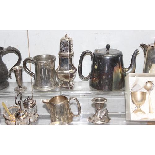 1025 - Large qty antique and later metalware to incl silver-plate and pewter, approx 8.8kgs gross