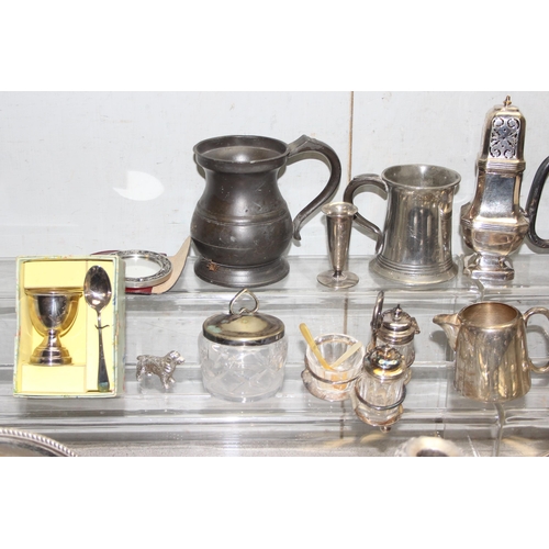 1025 - Large qty antique and later metalware to incl silver-plate and pewter, approx 8.8kgs gross