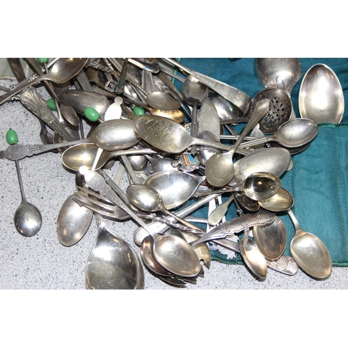 1027 - Qty of mixed silver plated flatware, some with silver collars, approx 4kgs gross