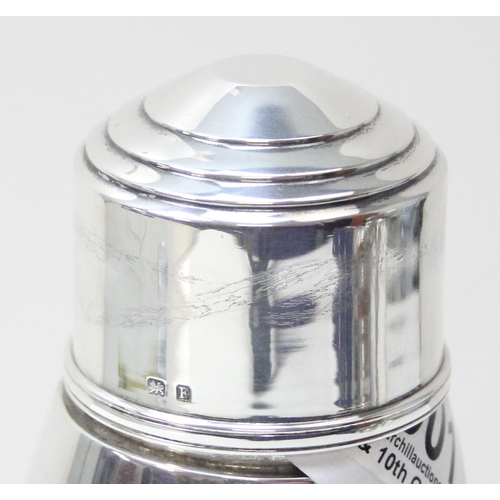 1001 - A stunning Art Deco period solid silver cocktail shaker, Birmingham 1930 by Walker & Hall, approx 44... 