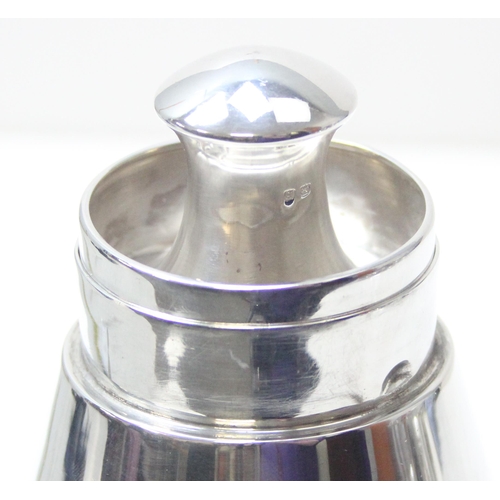 1001 - A stunning Art Deco period solid silver cocktail shaker, Birmingham 1930 by Walker & Hall, approx 44... 