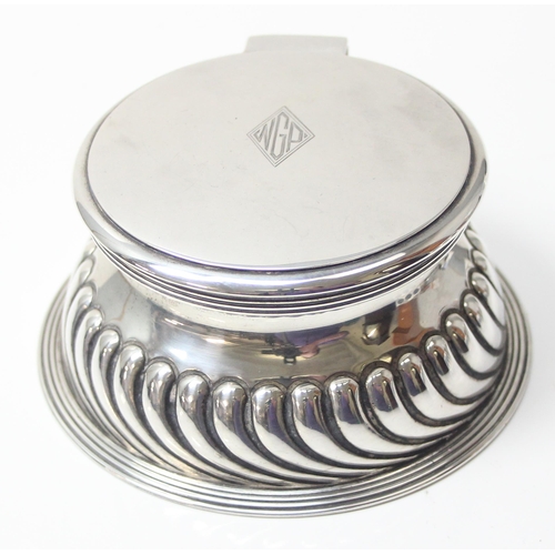 1003 - An antique silver inkwell with glass liner, the body with half gadrooned border, Birmingham 1919 by ... 