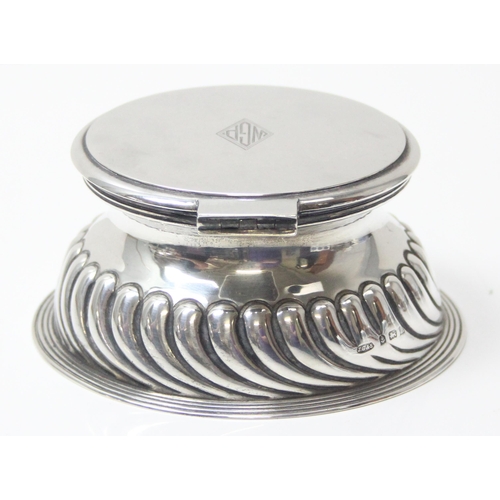 1003 - An antique silver inkwell with glass liner, the body with half gadrooned border, Birmingham 1919 by ... 