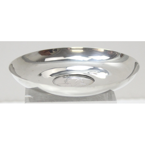 1013 - A vintage silver mounted coin dish, the bowl unmarked but XRF tests approx 88% silver, set with a Ba... 