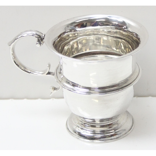 1032 - An antique silver christening tankard, Chester 1903 by Nathan & Hayes, approx 8cm tall, approx 119.6... 