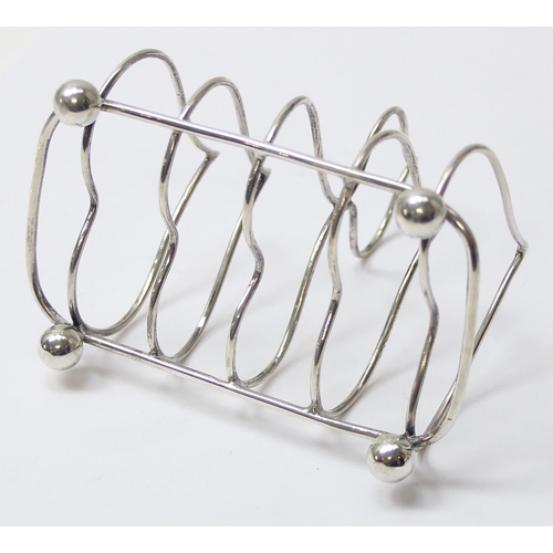 1034 - An unusual Victorian 4 slice toast rack formed as hearts, Chester 1898 by William Aiken, approx 11cm... 