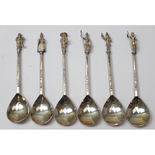 1045 - The Tichborne Spoons, a boxed set of 12 silver apostle style 