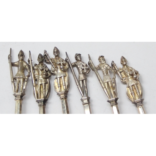 1045 - The Tichborne Spoons, a boxed set of 12 silver apostle style 