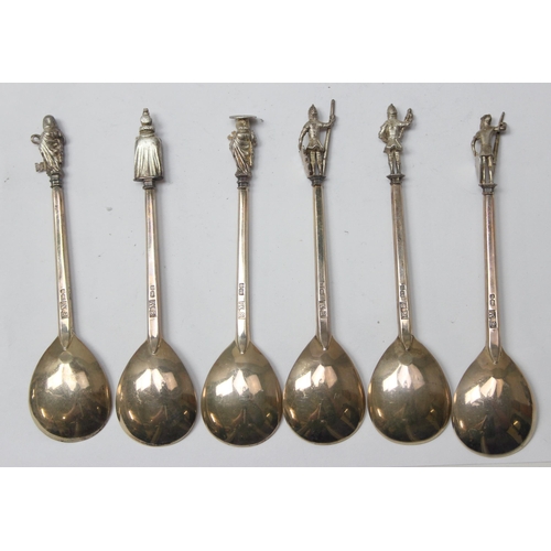 1045 - The Tichborne Spoons, a boxed set of 12 silver apostle style 